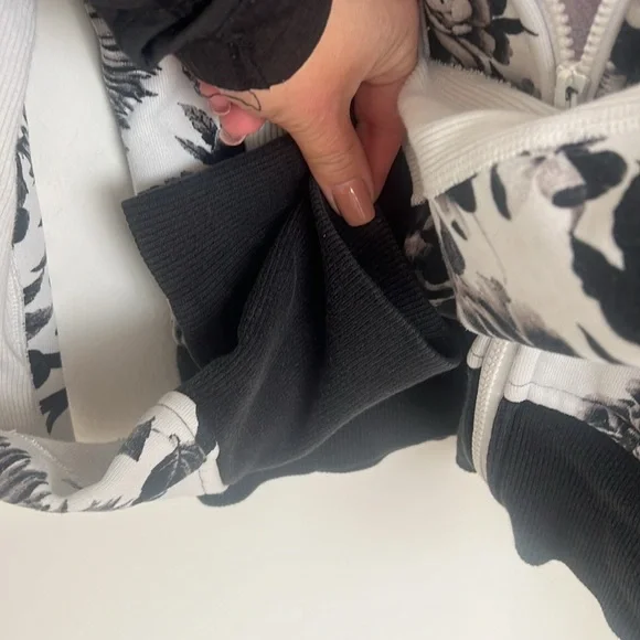 Lululemon Scuba Hoodie Light Cotton Fleece size 8 - Picture 4 of 4